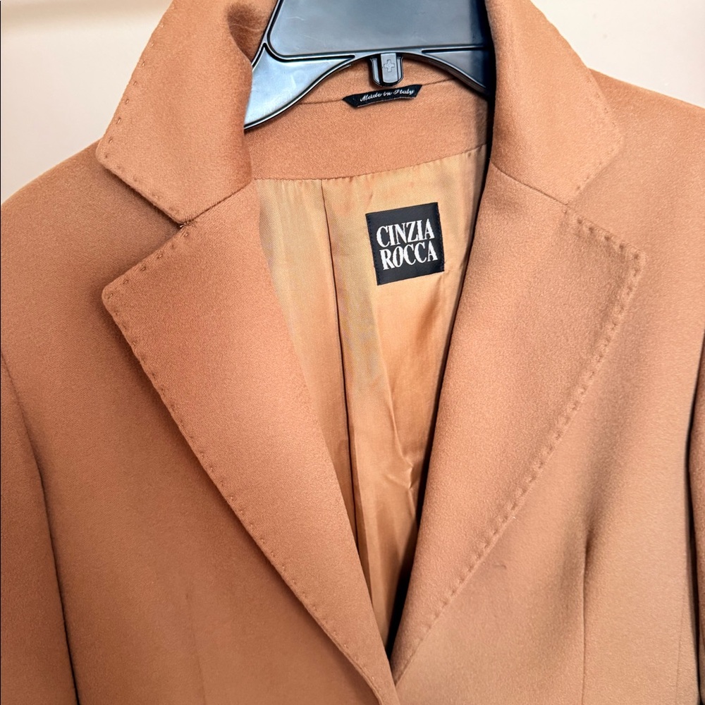 100% cashmere in camel. Cinzia Rocca long coat. Made in Italy. Silk lining. 6